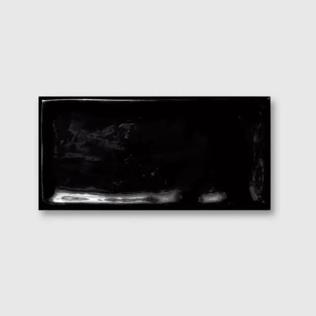 Chic Black 7.5x15