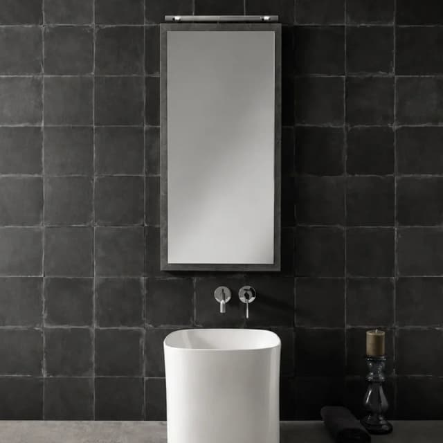 Heirloom Black 20x20
