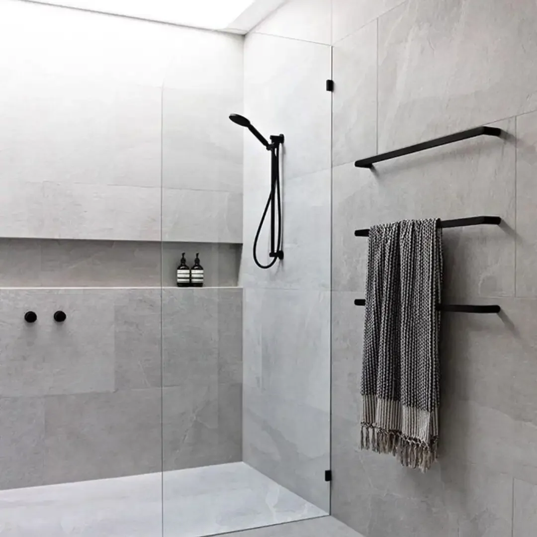 Chicago White Decor